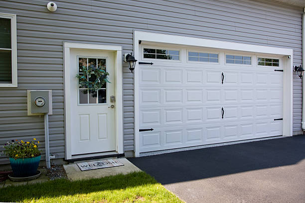 24/7 Emergency Garage Door Panel Replacement experts in Lakeshore, LA